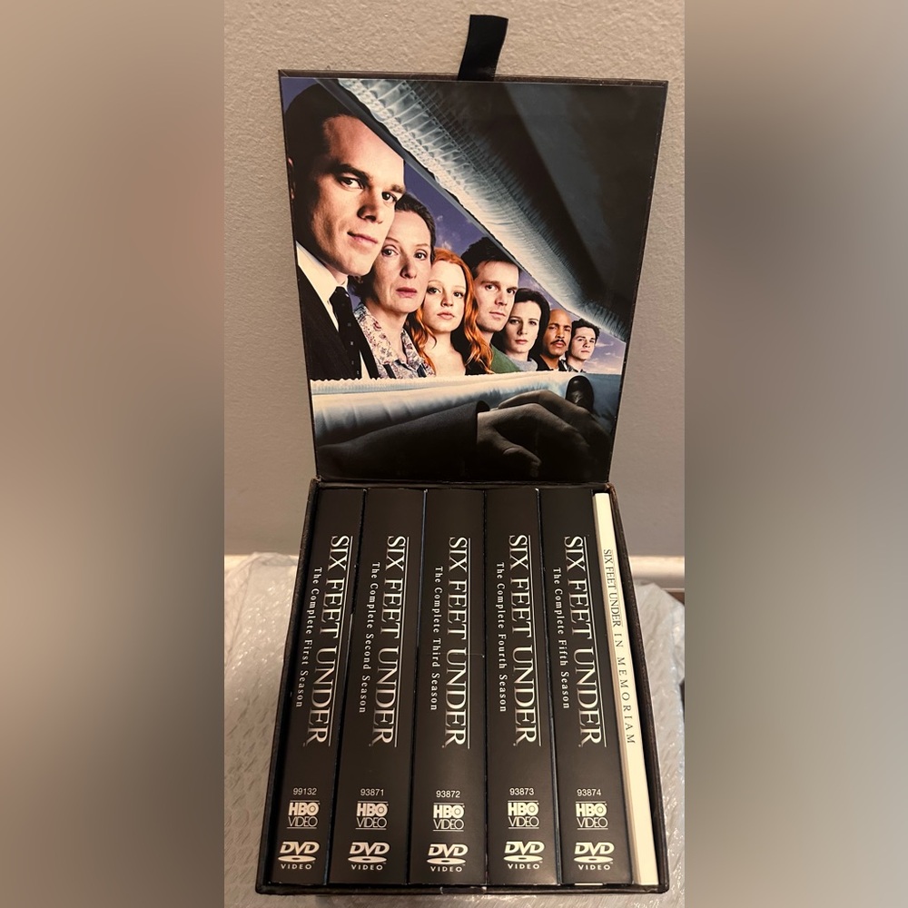 Six Feet Under Complete Series DVD Box Set Like New w/ CDs and Booklet